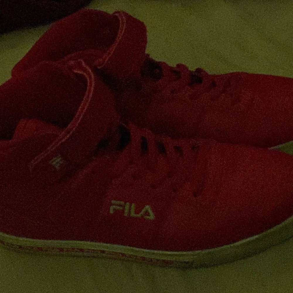 Fila red shoe